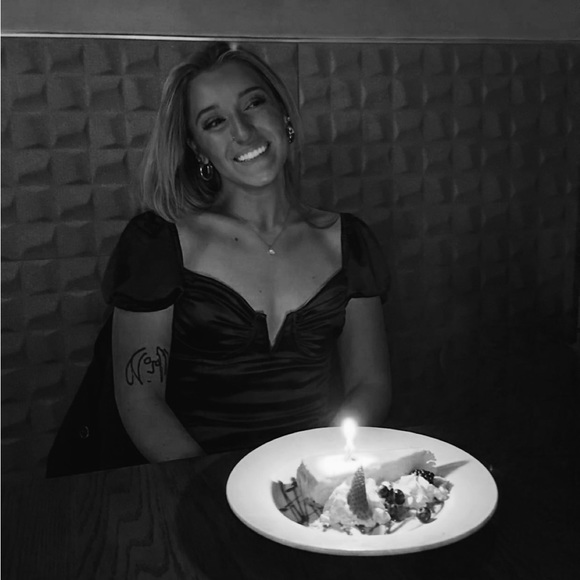 Meet your Posher, Taylor - Picture 4 of 12